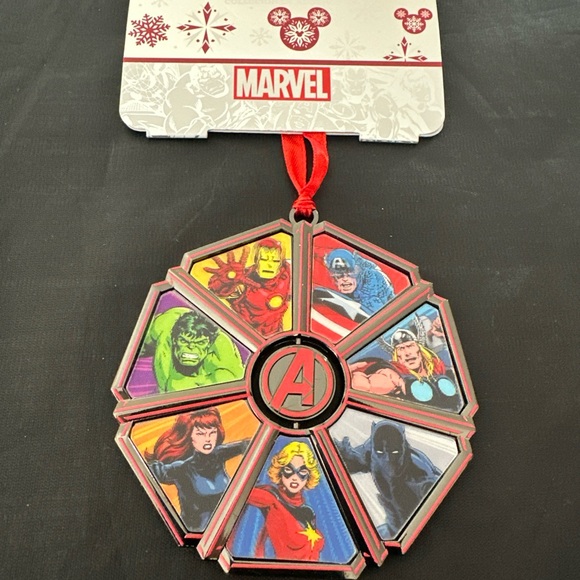 Marvel Hero Avengers 3D Lenticular Spinning Metal Sketchbook Ornament 2023 - Picture 2 of 3